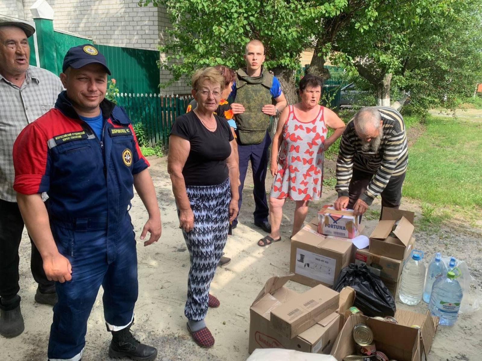 Студенческий корпус спасателей совместно с администрацией Старооскольского городского округа на прошлой неделе доставили гуманитарную помощь жителям Шебекино и Новой Таволжанки.