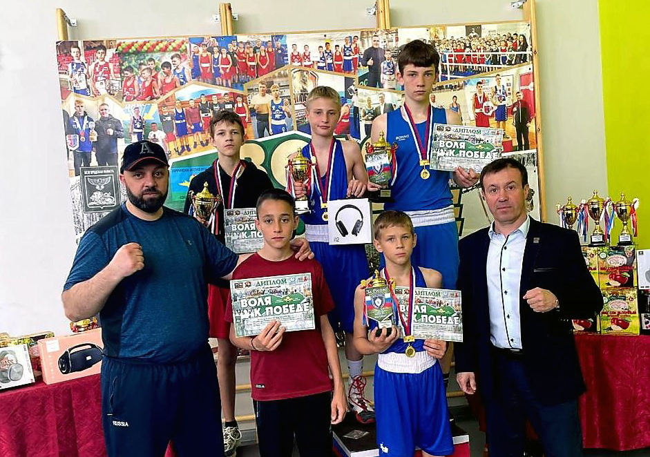 Юные боксёры из Старого Оскола стали призёрами на открытом чемпионате в Короче.