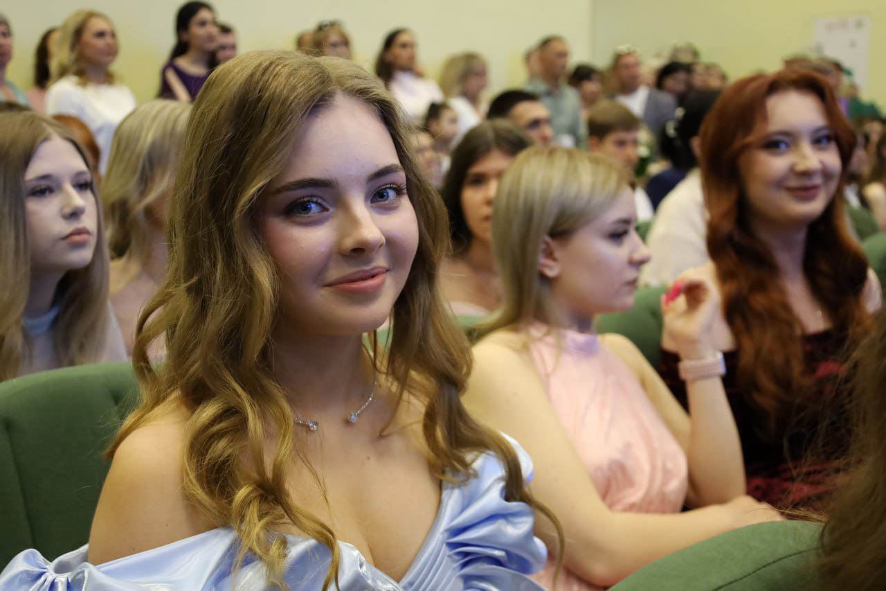 В школах Старооскольского городского округа прошли выпускные вечера.