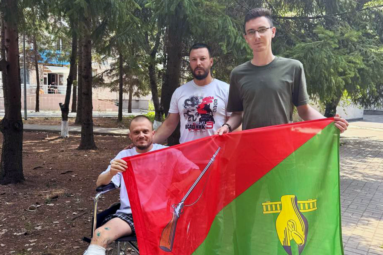 Глава администрации Владимир Жданов посетил участника СВО Дмитрия Пащенко.