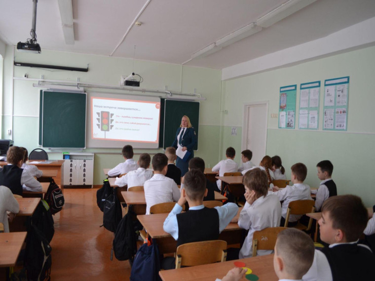 Сотрудники УФНС России по Белгородской области провели для школьников уроки налоговой грамотности.