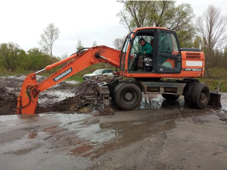 Старооскольский водоканал приступил к работам по устранению порыва в микрорайоне Весеннем.