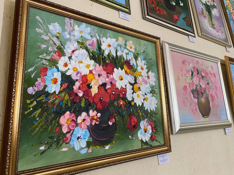 Старооскольцы могут бесплатно посетить выставку картин местных юных художников до конца лета.