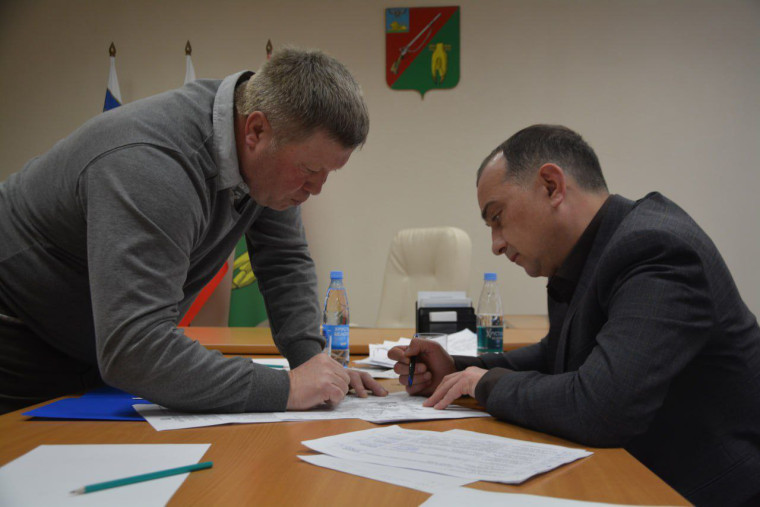 Вчера Владимир Жданов провёл личный приём граждан. Вчера Владимир Жданов провёл личный приём граждан.