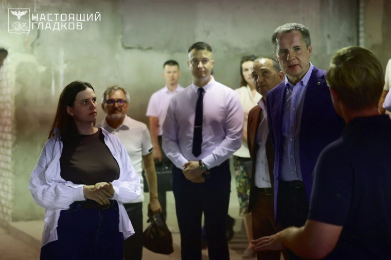 Губернатор Белгородской области Вячеслав Гладков в ходе рабочей поездки проверил стадию капитального ремонта Дворца Культуры «Комсомолец» в Старом Оскол. Губернатор Белгородской области Вячеслав Гладков в ходе рабочей поездки проверил стадию капитального ремонта Дворца Культуры «Комсомолец» в Старом Оскол.