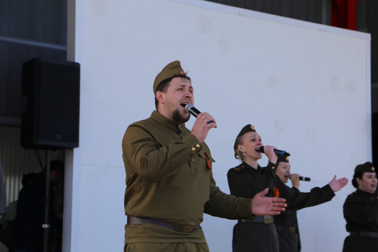 В рамках мероприятий, посвященных Дню Победы в Великой Отечественной войне, в парке «Железнодорожников» прошел концерт «Во славу Отечества».