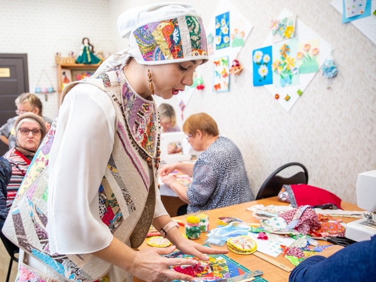 В Доме культуры села Архангельское Старооскольского округа открыли мастерскую по лоскутному шитью.
