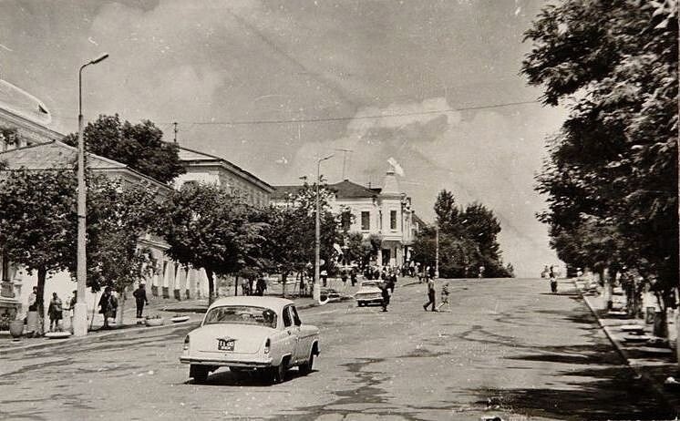 В 18 веке улица Ленина носила название – Курская.