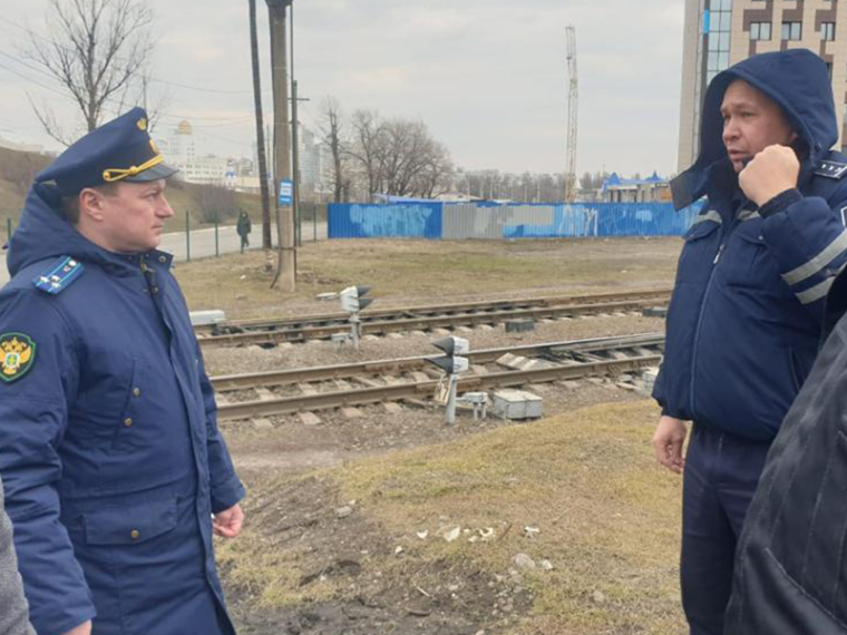 Белгородской транспортной прокуратурой проведены профилактические мероприятия по вопросам безопасности дорожного движения на железнодорожных переездах.